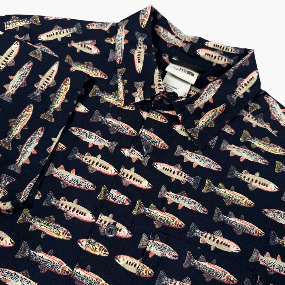 The North Face‎ Button Up Shirt Mens Small Navy/Black Fish Print Short Sleeve